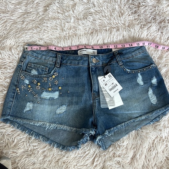 New with tags embellished jean shorts - Picture 9 of 9